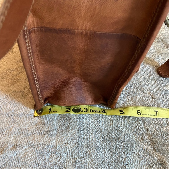 Leather messenger bag - Picture 8 of 10